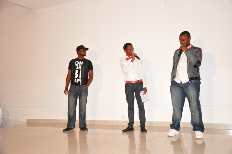 Abahanzi bagize itsinda 'The One Group' nabo bahawe umwanya bagaragaza impano zabo
