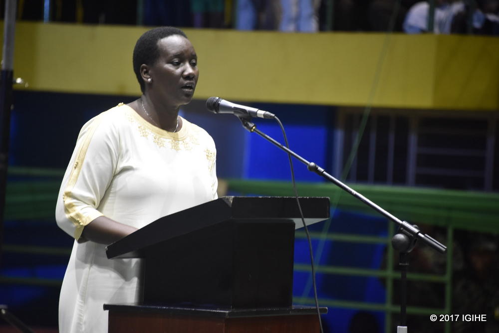 Minisitiri w'Umuco na Siporo, Uwacu Julienneageza ubutumwa ku bitabiriye igitaramo