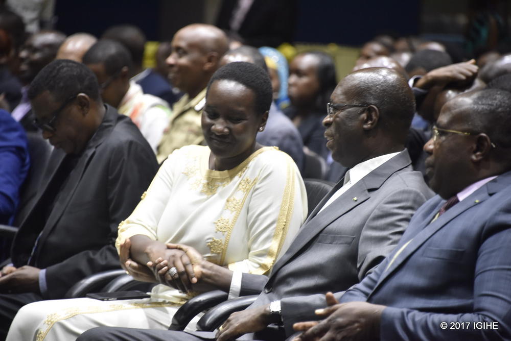 Pierre Damien Habumuremyi, Umuyobozi w’Urwego rw’Igihugu rushinzwe Intwari, impeta n’Imidali y’ishimwe, Minisitiri Murekezi, Minisitiri Uwacu Julienne na Minisitiri w'Ingabo, Gen James Kabarebe