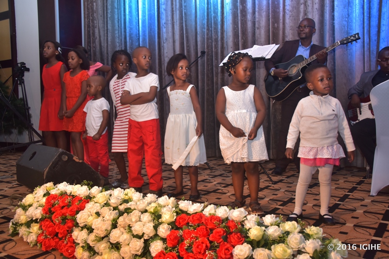 Itsinda ry'abaririmbyi biga muri Ecole Belge