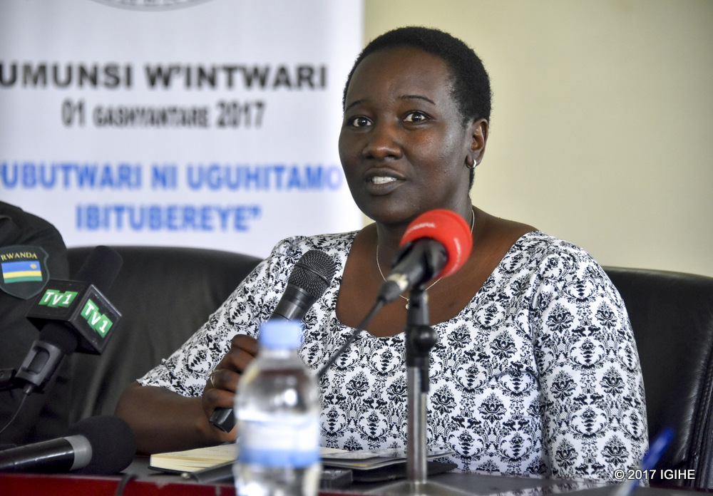 Minisitiri w’Umuco na Siporo, Uwacu Julienne, yatangaje ko abantu 200 bamaze gutangwa n’abaturage ho abakandida mu gushyirwa mu ntwari