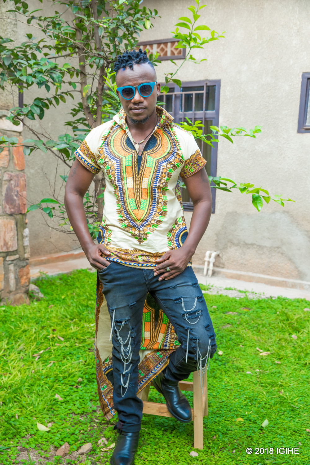 Mani Martin akora muzika yiganjemo ifite umudiho wa Kinyafurika