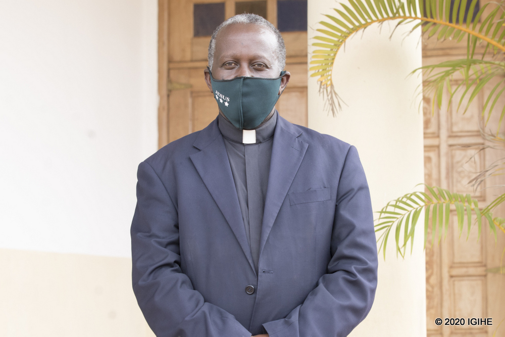Padiri Mukuru wa Paruwasi ya Regina Pacis, Ntagungira Jean Bosco, yabwiye IGIHE ko bateguye uburyo buri mukirisitu uzaza mu misa azajya yubahiriza amabwiriza yo kwirinda