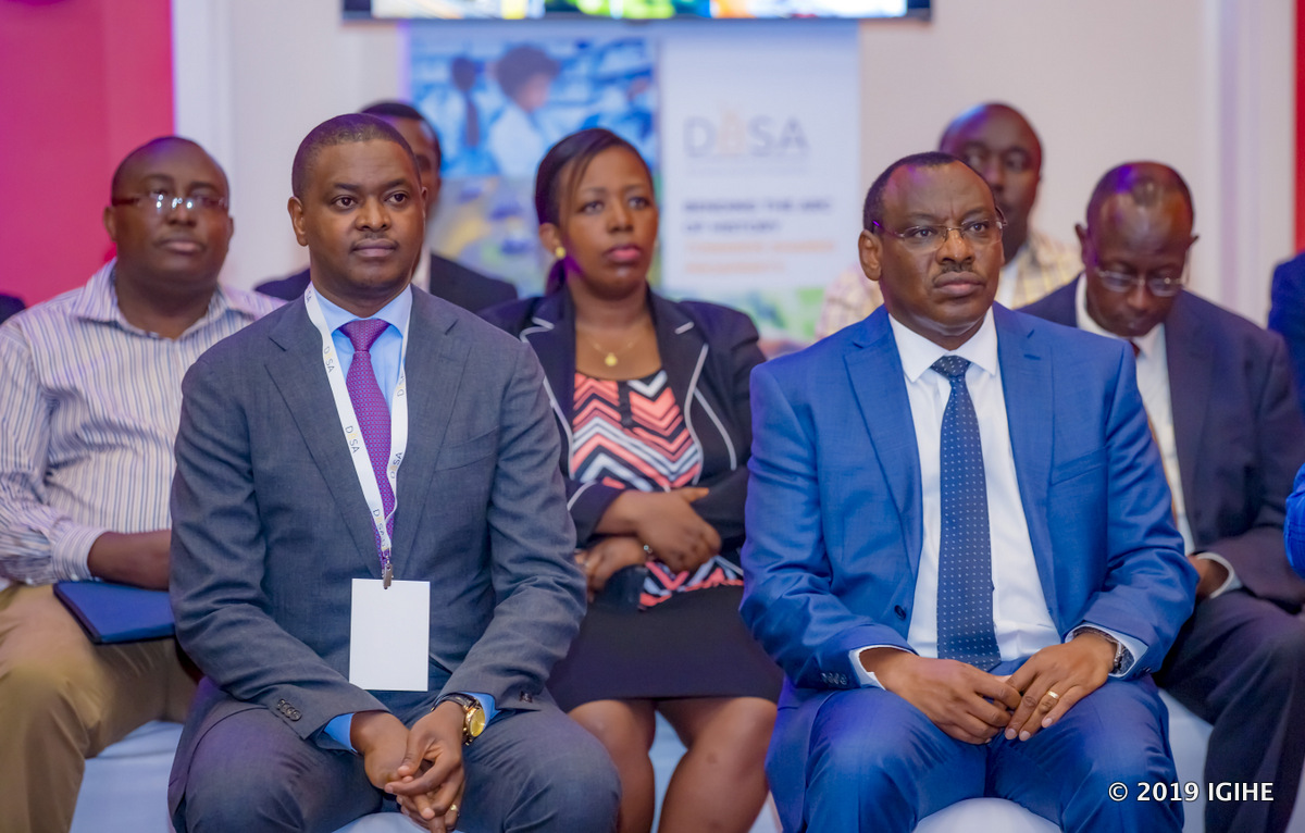Umuyobozi Mukuru wa BRD Rutabana na Minisitiri Gatete bakurikiye ibyavugwaga mu nama