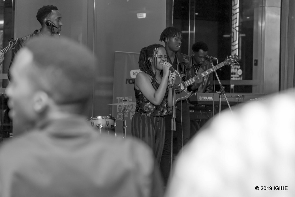 Symphony Band yatangiye mu 2015 ubwo Ishuri ry'Umuziki ryari rikiri i Rubavu. Yatangijwe n'abantu batanu baririmbaga muri hotel mu buryo bwo kwimenyereza umwuga