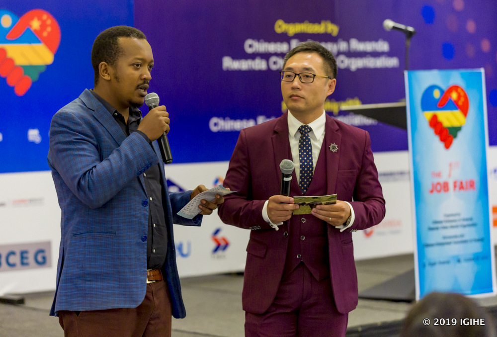 Norbert Haguma ni we wari umusangiza w'amagambo. Aha yari kumwe n'Umujyanama mu by'Ubukungu muri Ambasade y'Abashinwa mu Rwanda, Hudson Wang Jiaxin