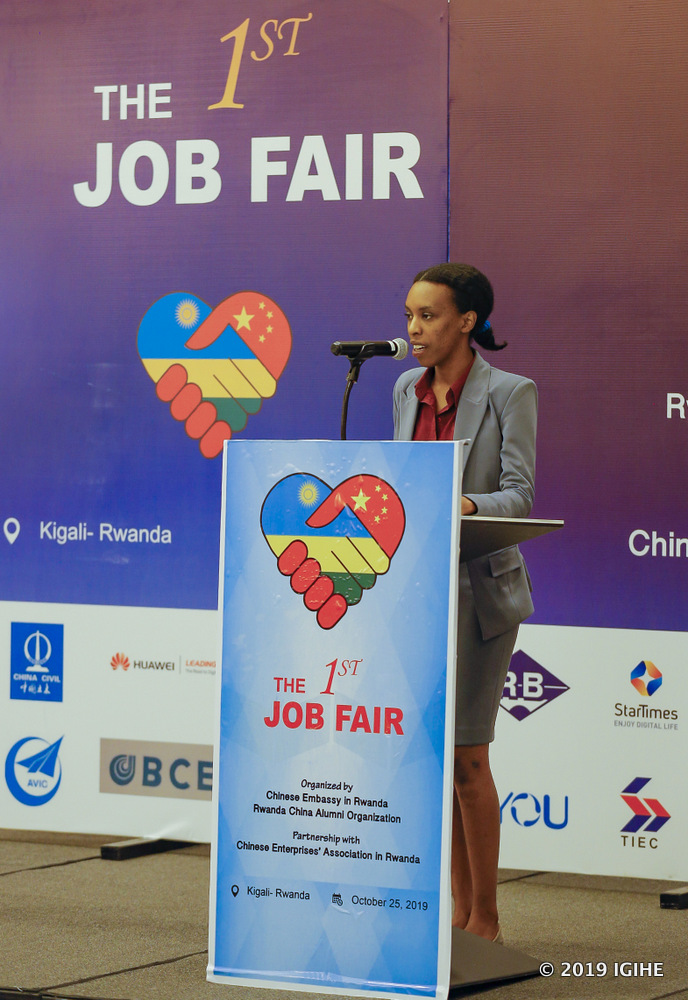 Niyitegeka Agnes wize muri Kaminuza ya Ningbo yo mu Bushinwa yigaragarije abashaka abakozi avuga ko afite ubumenyi mu mirimo yakoze yo kwakira neza abakiliya (customer care) mu Kigo cyitwa Hodor cyo mu Bushinwa