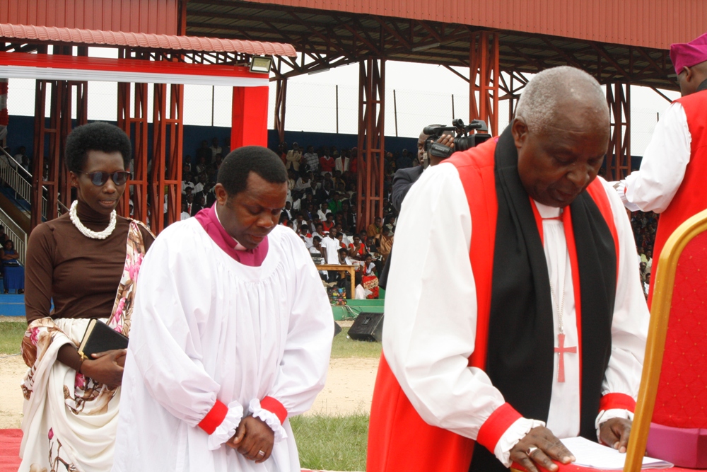 Musenyeri Mukuru wa EAR mu Rwanda, Onesphore Rwaje, niwe wayoboye umuhango wo kwimika Musenyeri mushya wa Diyoseze ya Kigeme