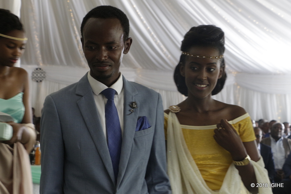 Hano Kayumba yarimo yereka Sarah abo mu muryango we