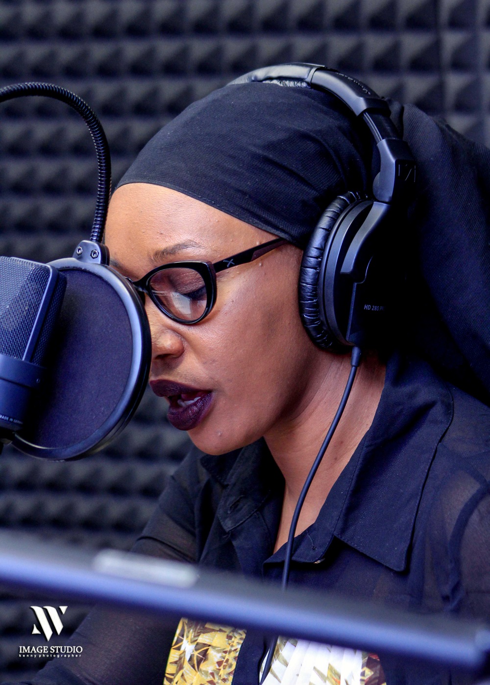 Tidjara Kabendera ari mu banyamakuru b’abagore bubatse izina kuri Radio Rwanda