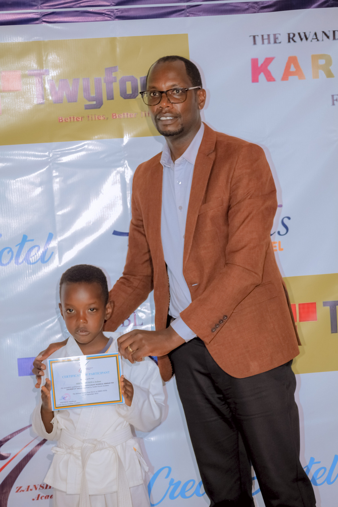 Abana bitabiriye amahugurwa bahawe 'certificat'