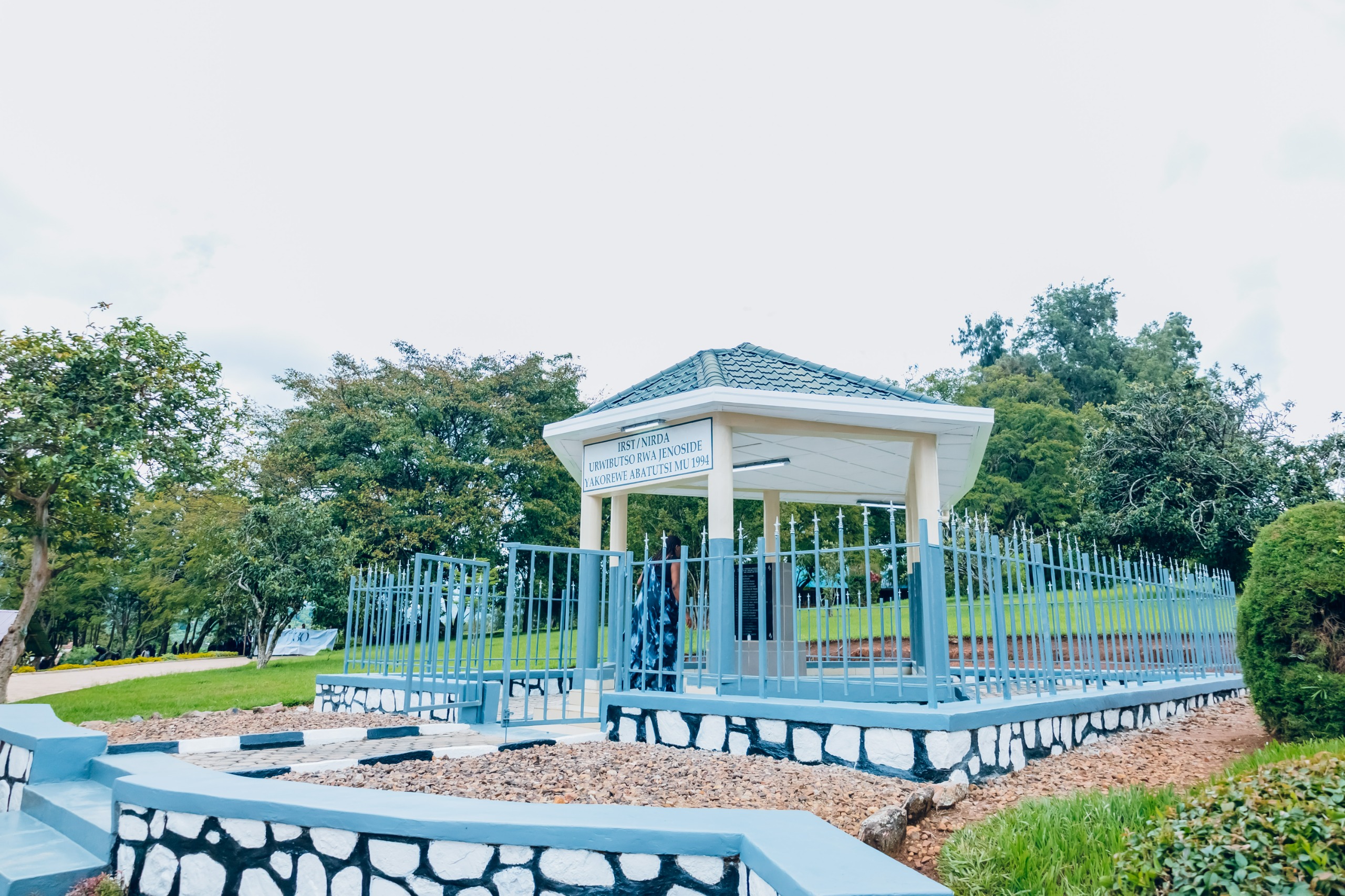 'Monument' iriho y'urutonde rw'abakozi ba IRST bazize jenoside iri muri NIRDA