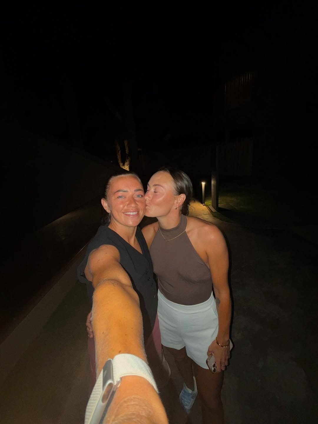 Caitlin Foord na McCabe ntibahisha urwo bakundana