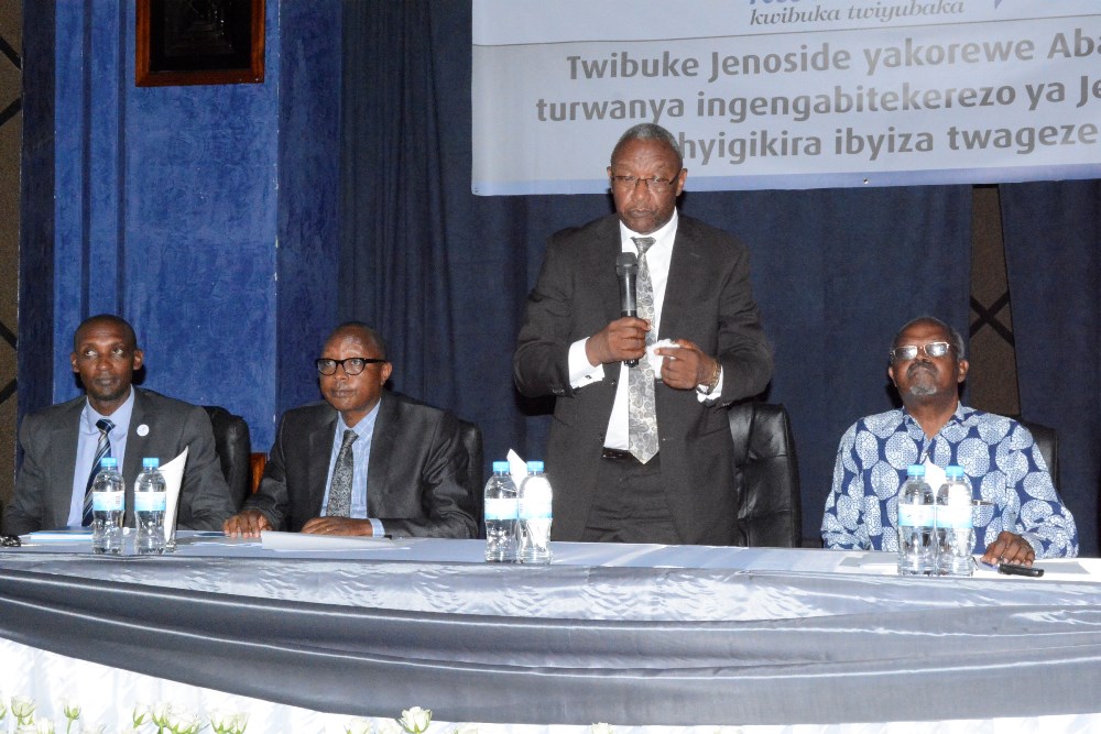 Prof Kalisa Mbanda uyobora Komisiyo y'Igihugu y'Amatora atanga ikiganiro