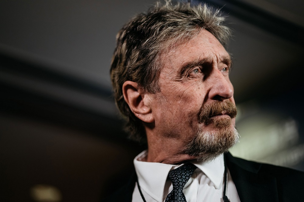 John McAfee ari mu ruhuri rw'ibibazo nyuma yo gushinjwa uburiganya / Ifoto: Wish TV