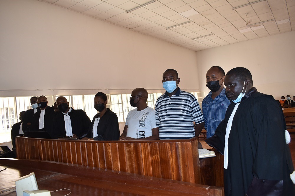 Abapolisi batatu n'abanyamategeko bavuze ko bahohotewe na Polisi nyuma yo kurekurwa