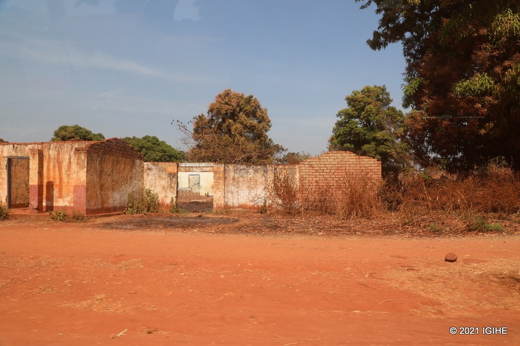 Agace kose ni amatongo, inyubako zarasenywe, abaturage baricwa kubera imvururu zibasiye iki gihugu
