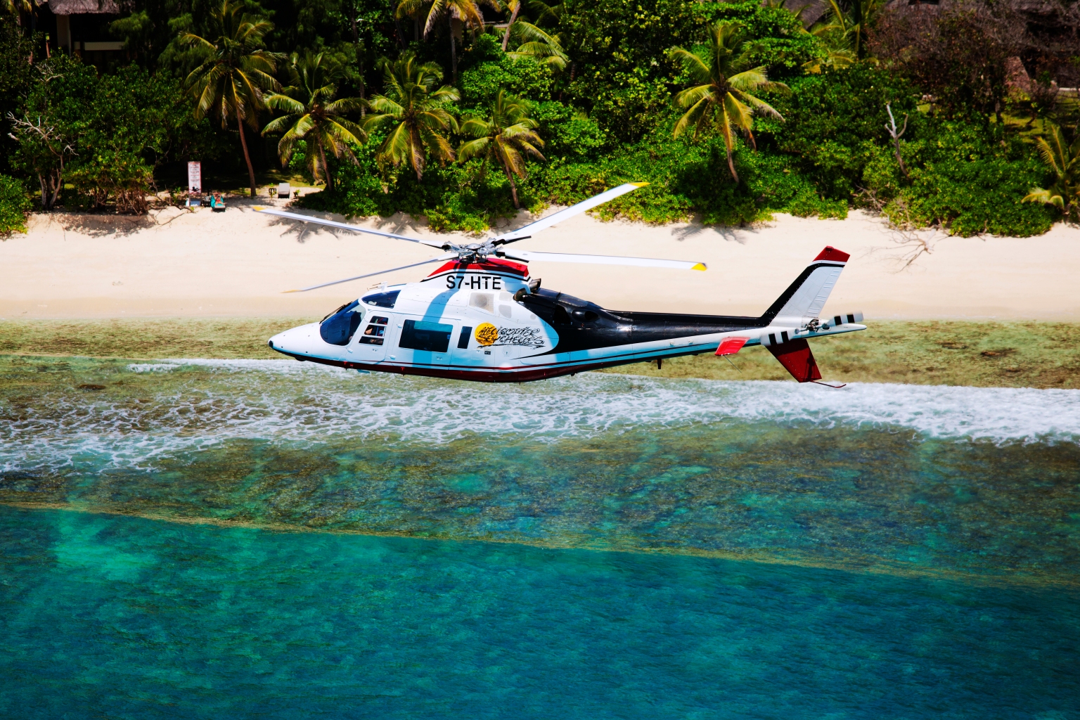 Kajugujugu igenzura Ikirwa cya Praslin iri ahirengeye mu kirere