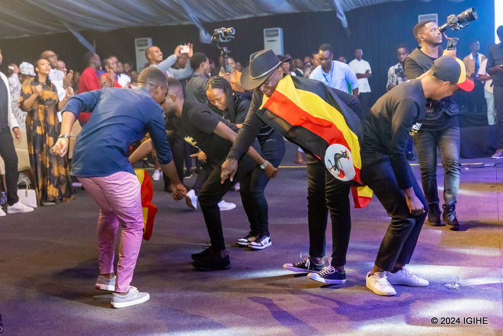Aba bari baturutse muri Uganda baje gushyigikira uyu muhanzi