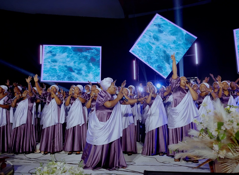 Abaririmbyi ba Chorale Ababyeyi batangiye ari barindwi none bamaze kurenga 100