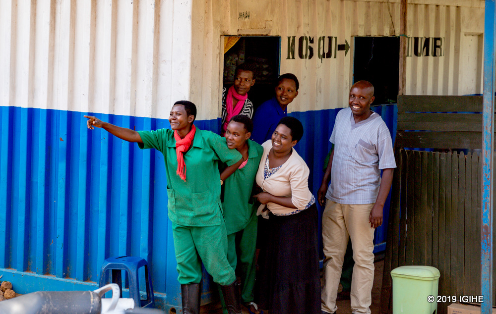 Aba batungaga agatoki Mwiseneza Josiane uri mu bakobwa 20 bahataniye ikamba rya Nyampinga w'u Rwanda 2019