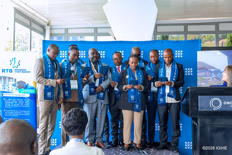 Aba bose ntawuzabitiranya n'abatubuzi kubera bafite impamyabushobozi