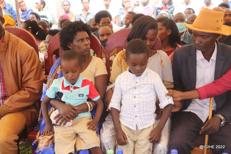 Ababyeyi babonye abuzukuru...abana babiri Uwamahoro afite