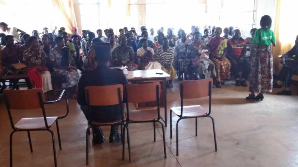 Ababyeyi bahuzwa n'abakobwa babo bakaganirizwa