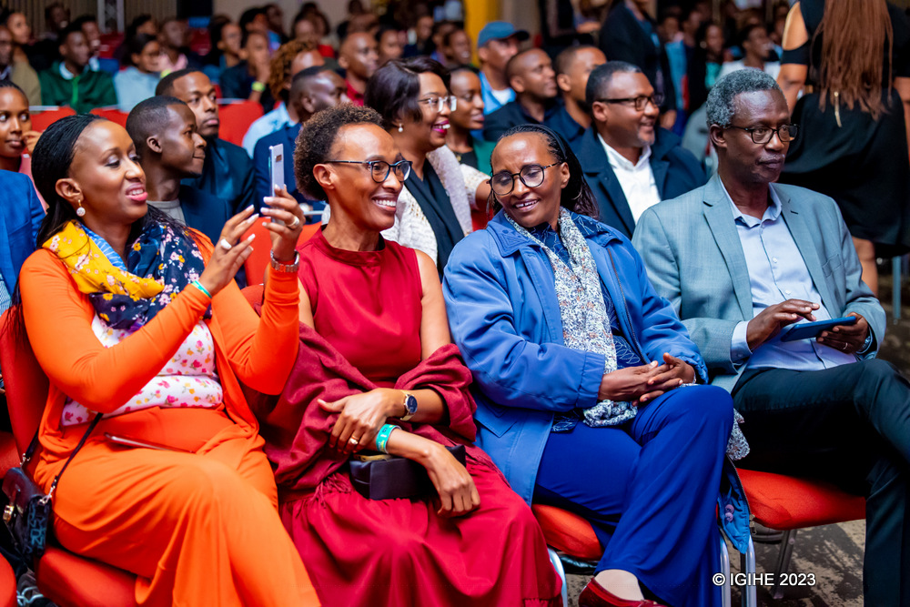 Ababyeyi bitabiriye iki gitaramo banyuzwe n'indirimbo z'iyi korali
