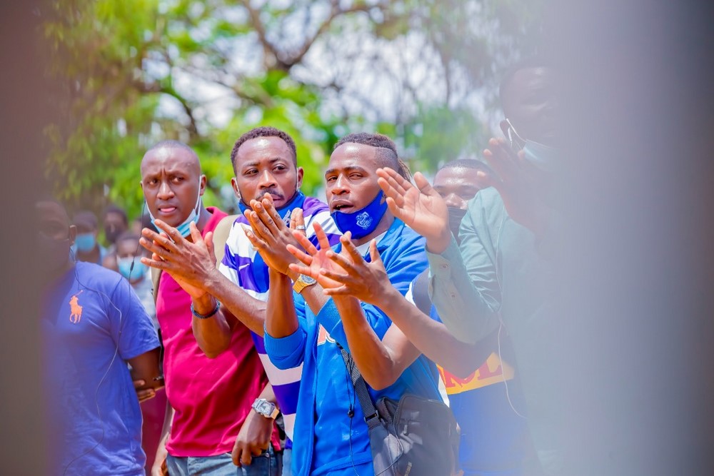 Abafana ba Rayon ngo bashonje bahishiwe