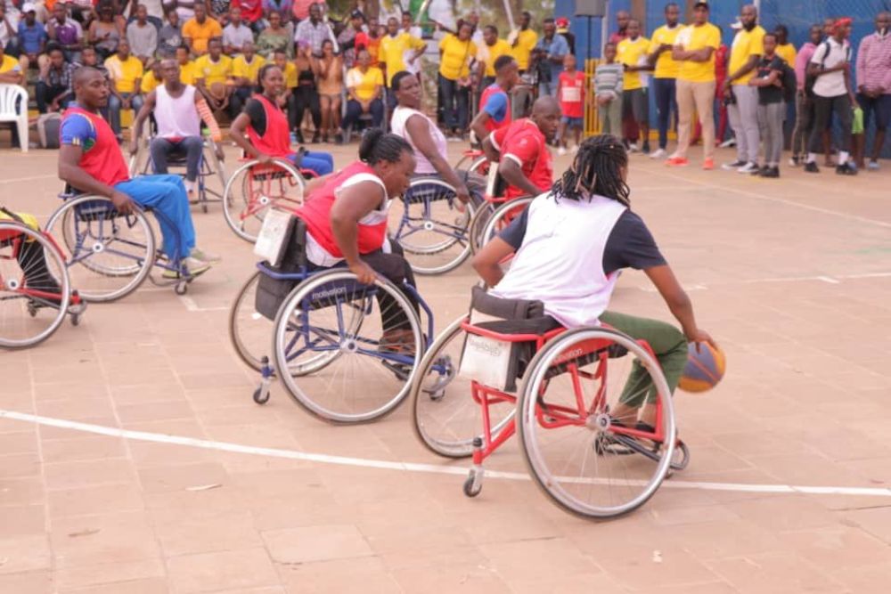 Abafite ubumuga barimo gukina umukino wa Basketball