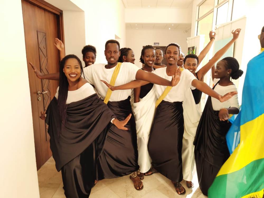 Abagize Itorero Icyeza cy’Indatwa ry’abanyarwanda biga muri Maroc