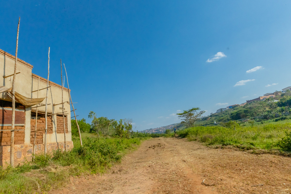 Abaguze mbere batangiye kubaka