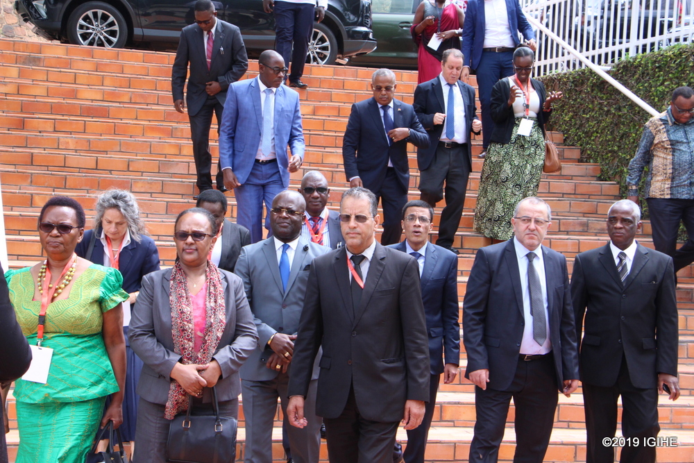Abahagarariye ibihugu byabo mu Rwanda bageze ku rwibutso rwa Kigali