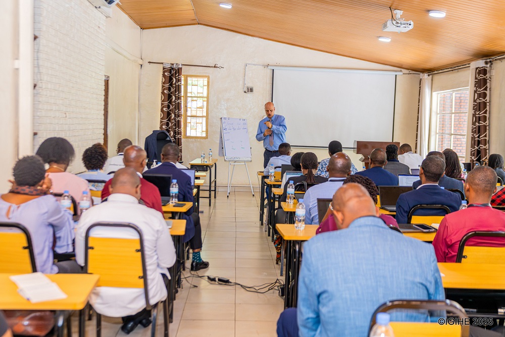 Abahawe iryo somo ni abiga mu mashami abiri y'ibijyanye n'amategeko