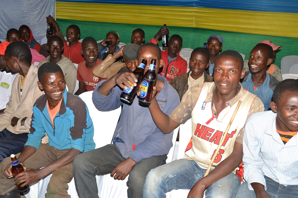 Abahinzi b'icyayi bishimiye ko umusaruro wabaye mwiza