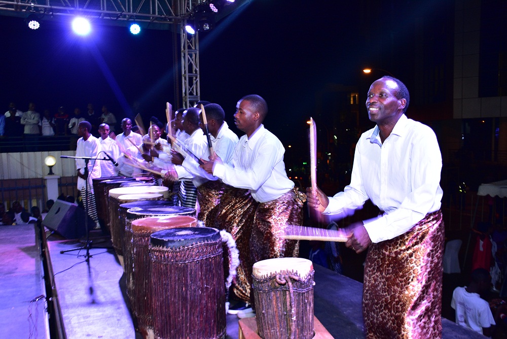 Abakaraza berekanye ubuhanga mu kuvuza ingoma