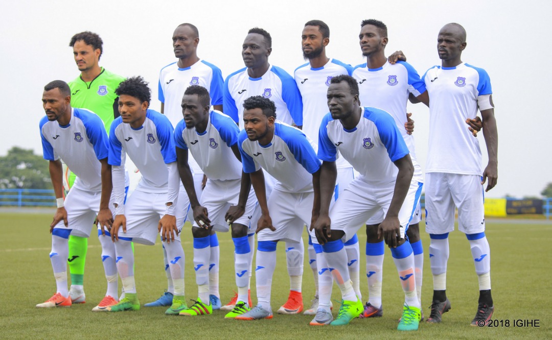 Abakinnyi bari babanje mu kibuga ku ruhande rwa Al Hilal Obayed bose bafite ibigango