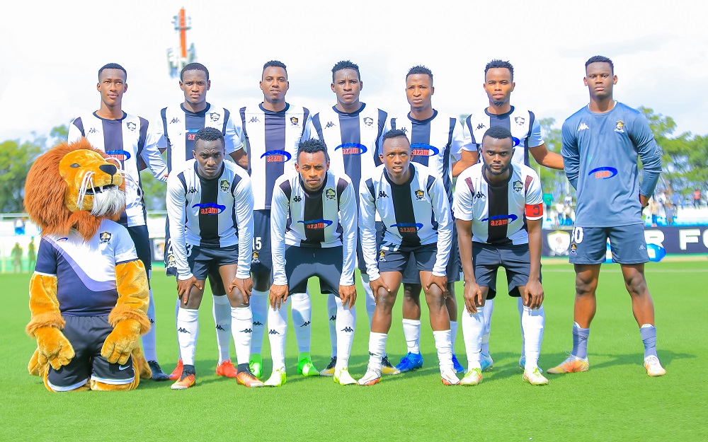 Abakinnyi 11 babanje mu kibuga ku ruhande rw'ikipe ya APR FC