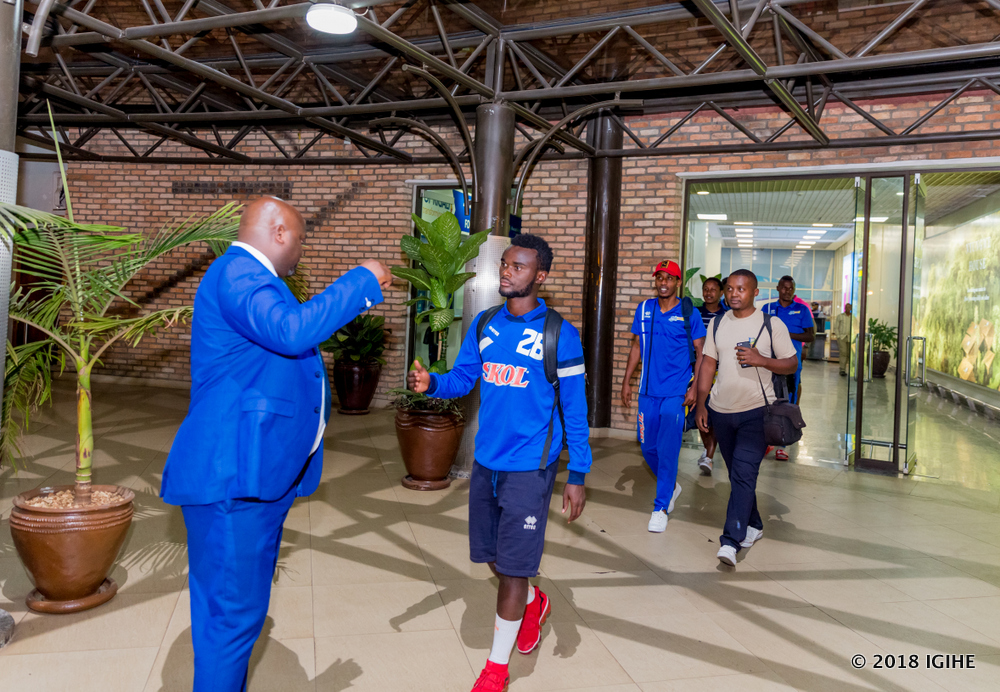 Abakinnyi basohoka mu kibuga cy'indege