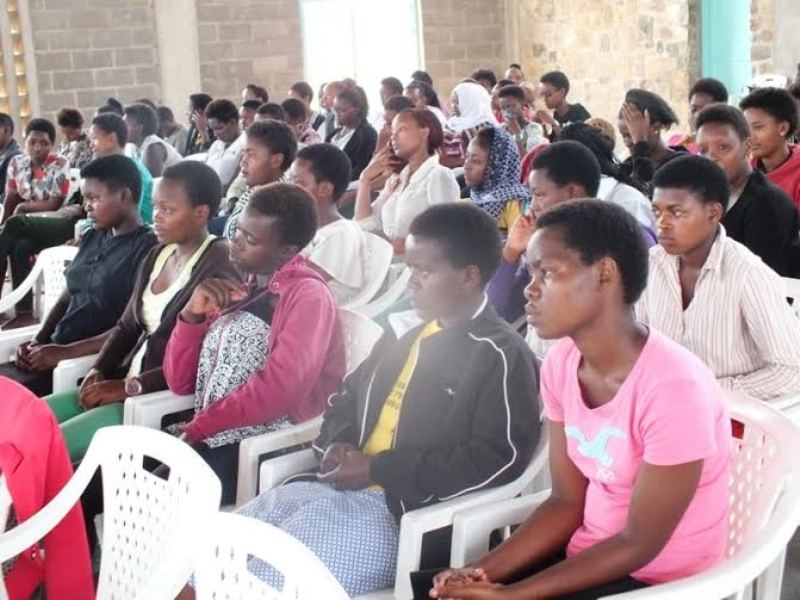 Abakobwa bari guhugurwa ku ku kubyaza umusaruro ikoranabuhanga