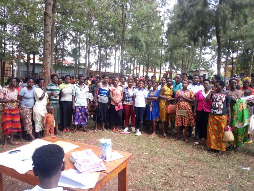 Abakobwa bahurizwa mu matsinda baboneramo ibyo bakeneye