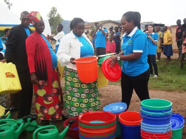 Abakorerabushake mu kubungabunga amazi bahawe ibikoresho