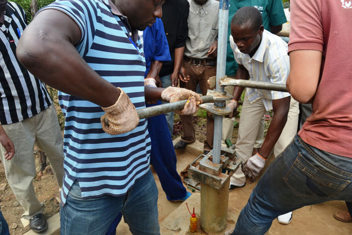 Abakorerabushake bigishije uko basana amavomo/ Foto: KTD