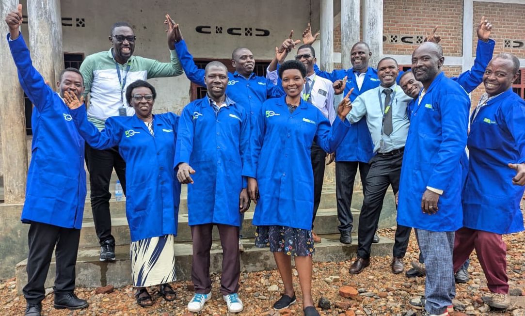 Abakozi ba BPR Rwanda basabanye n'abakiliya babo