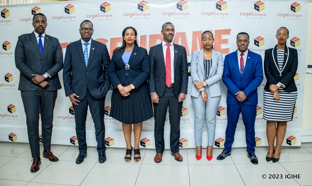 Abakozi ba Cogebanque bashyikirije abatsinze ibihembo byabo