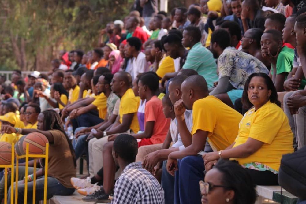 Abakozi ba MTN Rwanda n'urubyiruko basanze kuri Club Rafiki