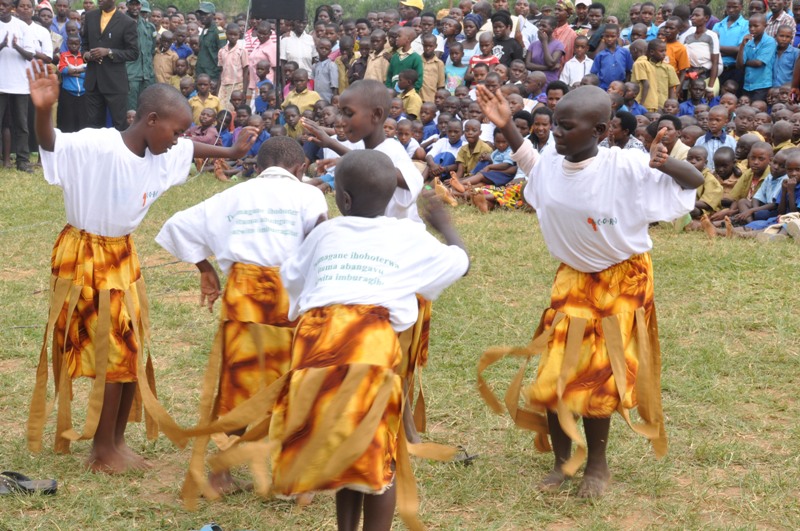 Abana bacinya akadiho bishimira umunsi wabo