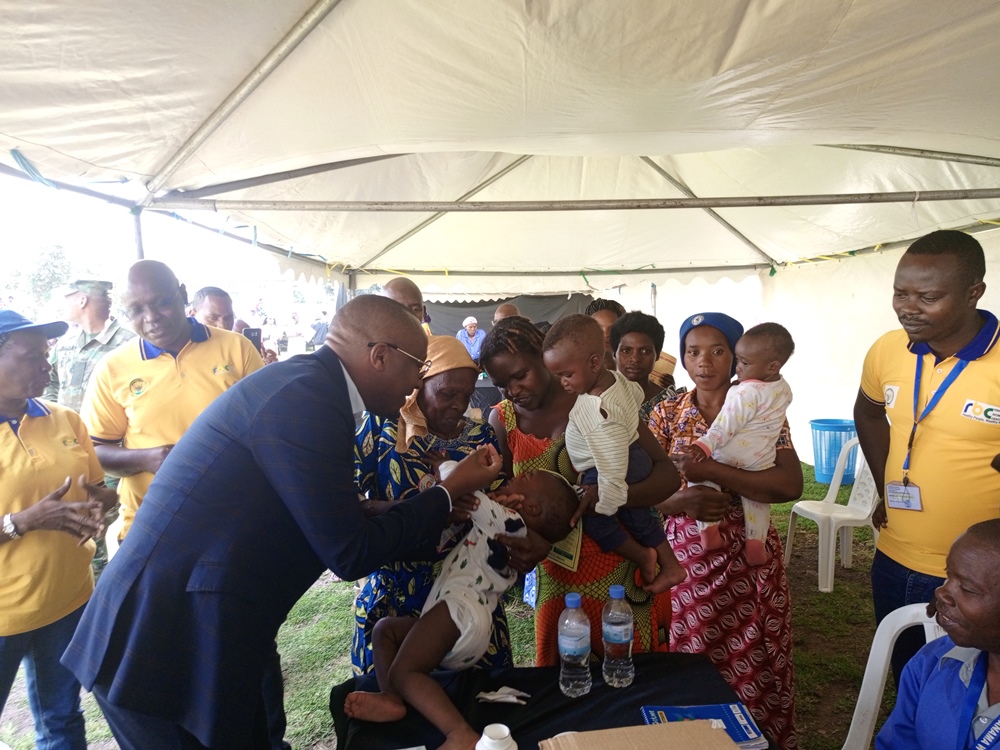 Abana bahawe ibinini bya Vitamini kandi iki gikorwa kizakomeza