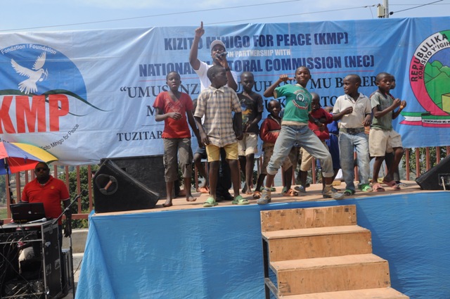 Abana bato baririmbana na Kizito Mihigo
